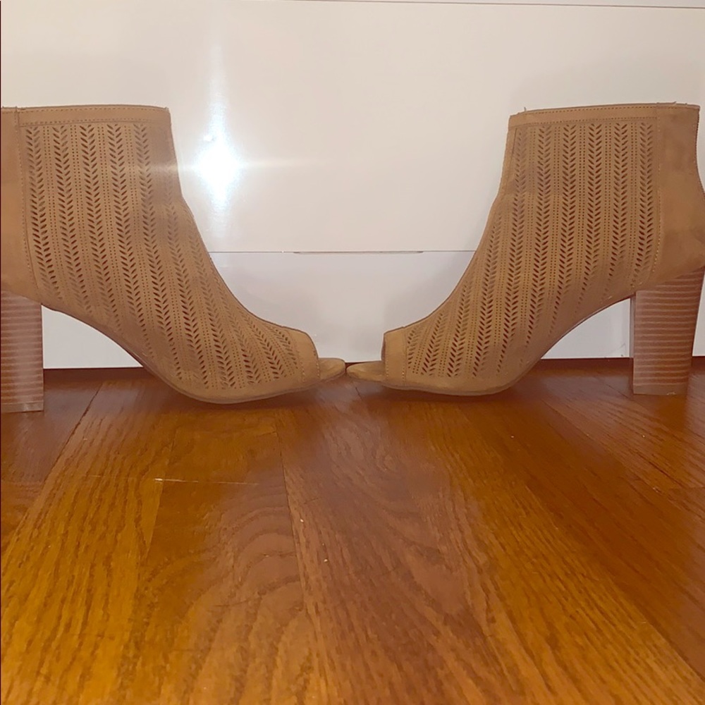 Tan/ brown bootie